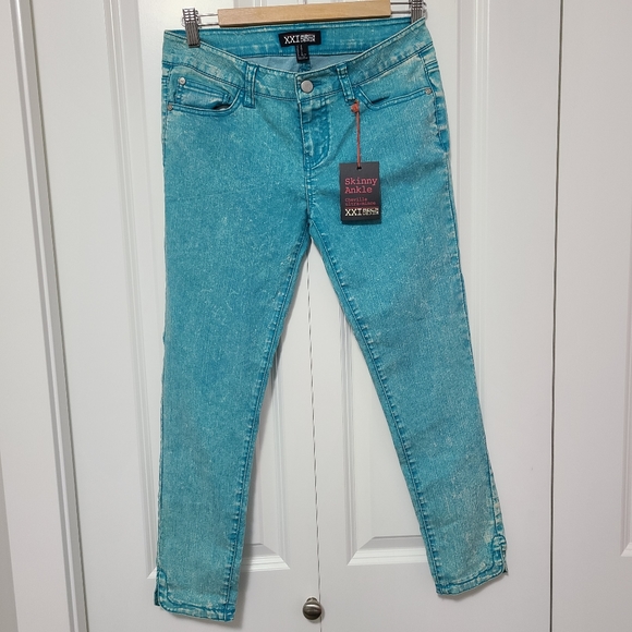 New! F21 Premium Denim - Picture 1 of 9